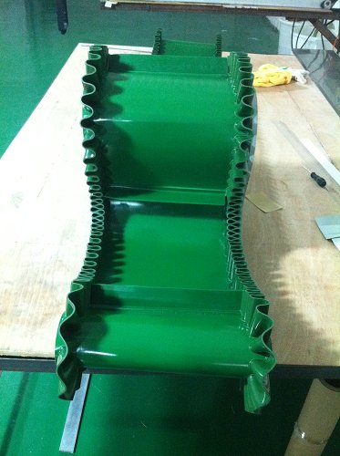 綠色裙邊輸送帶